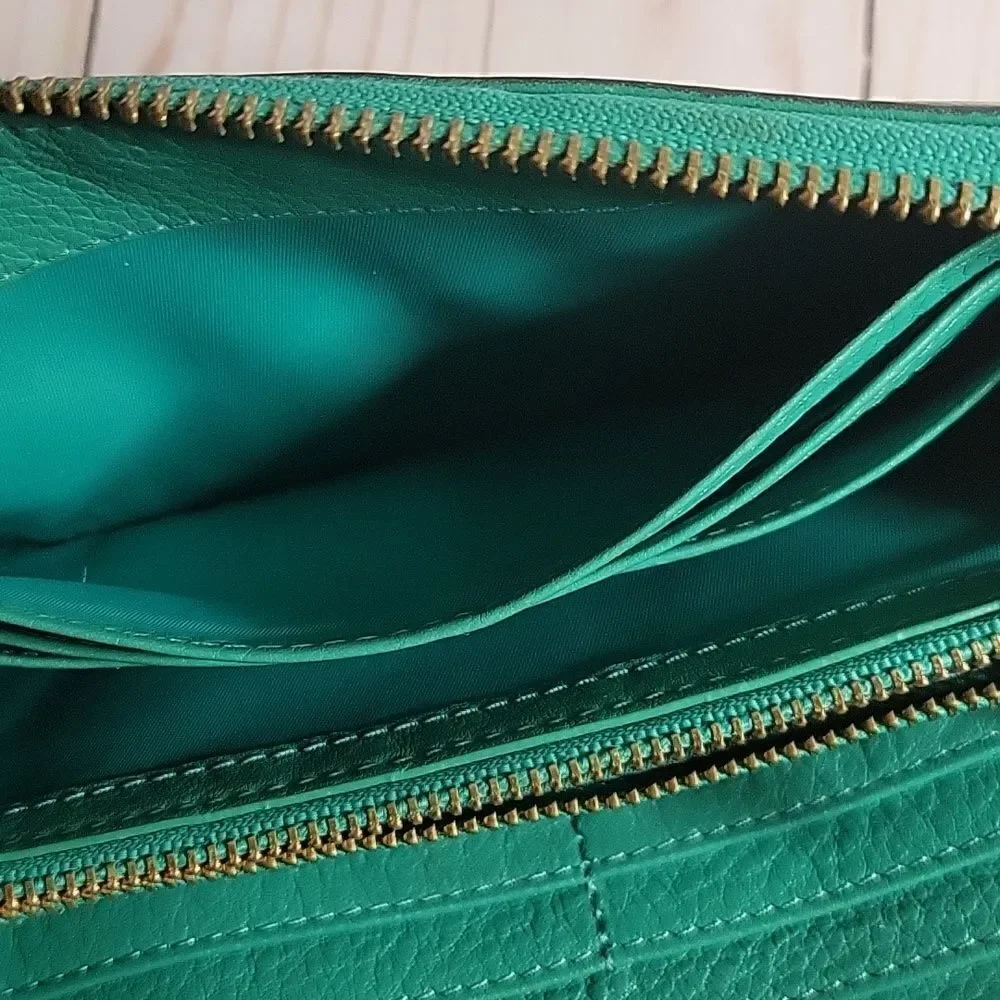 TORY BURCH Vintage Kipp Zippy Wallet Green FLAWS